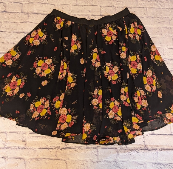 Torrid Black Floral Women's+ High Low Skirt - Picture 1 of 6